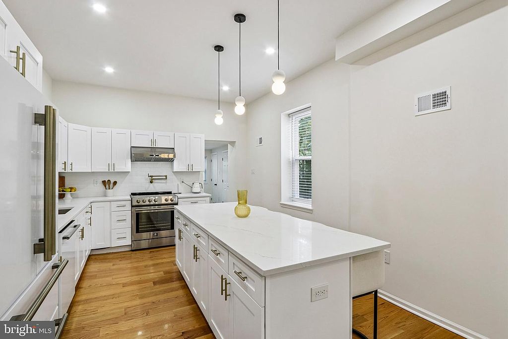 Photo 12 — Kitchen, range side