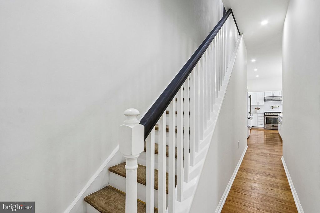 Photo 18 — Stairs
