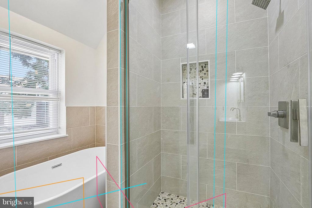 Photo 22 — Bathroom, shower with the plan's walls, windows and furniture projected through the fitted camera