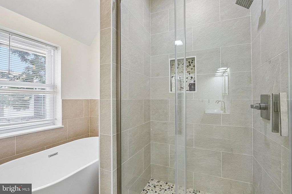 Photo 22 — Bathroom, shower