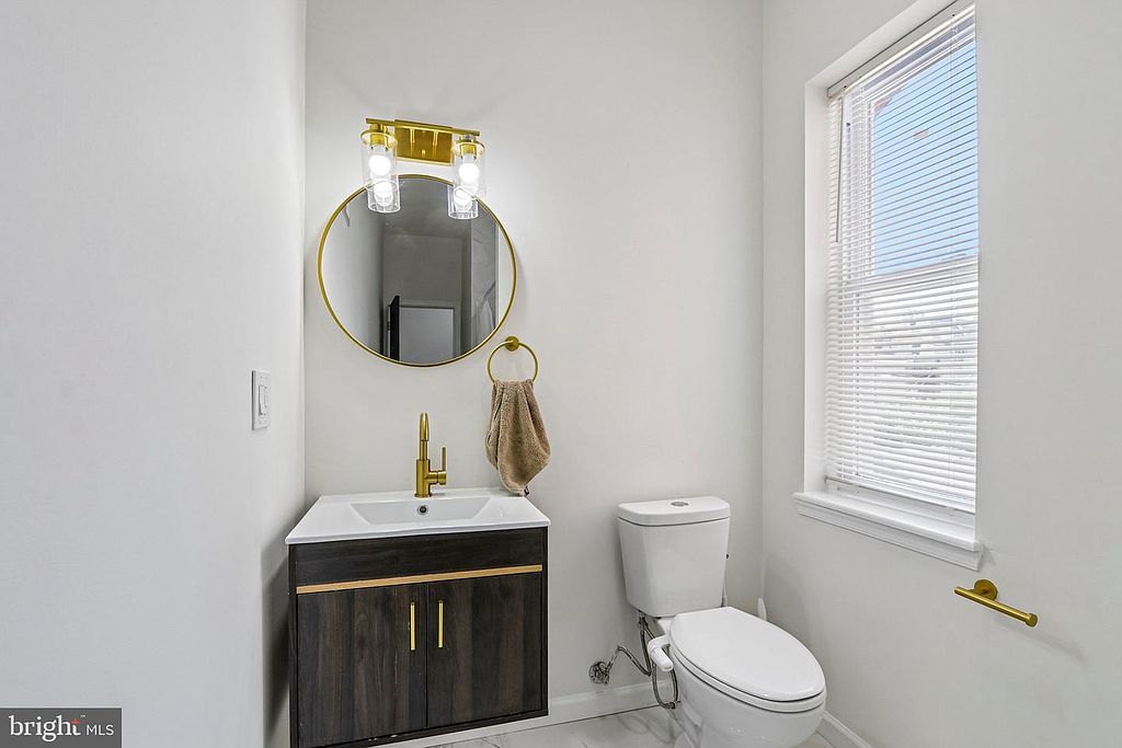 Photo 28 — Powder room