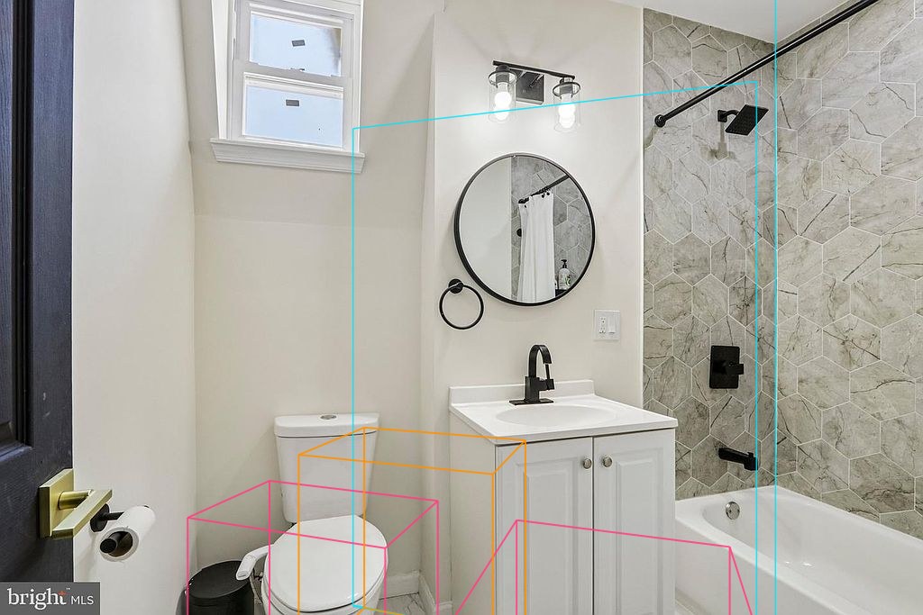 Photo 34 — Floor 3 bathroom with the plan's walls, windows and furniture projected through the fitted camera