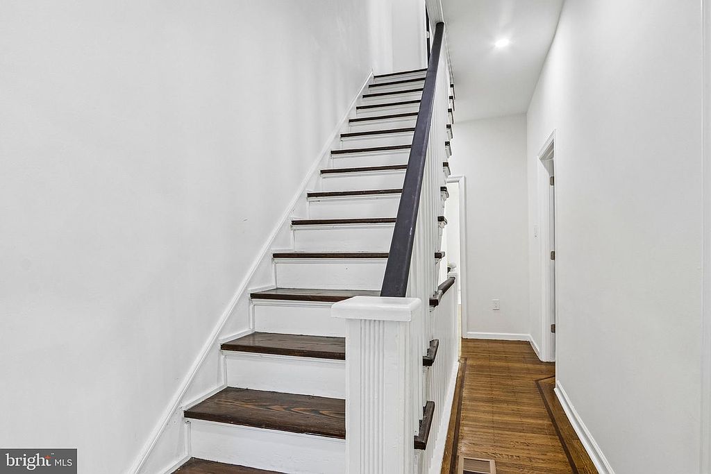 Photo 41 — Stairs