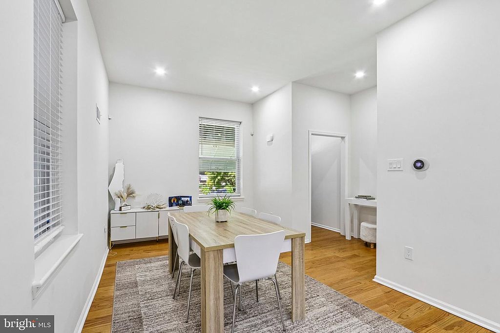 Photo 6 — Dining room