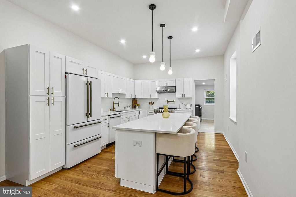 Photo 9 — Kitchen